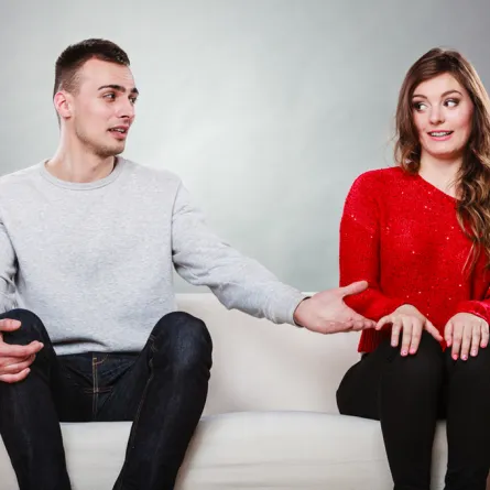 هل أخسر خطيبي بسبب خجلي؟!