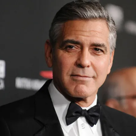 بالفيديو: جورج كلوني يفاجىء مسنّة في يوم ميلادها