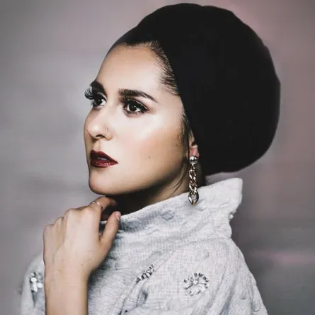 كوني محجبة عصرية على طريقة دينا طوكيو