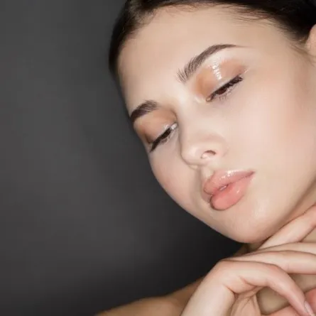 الغلوس فقط لمكياج كامل للوجه