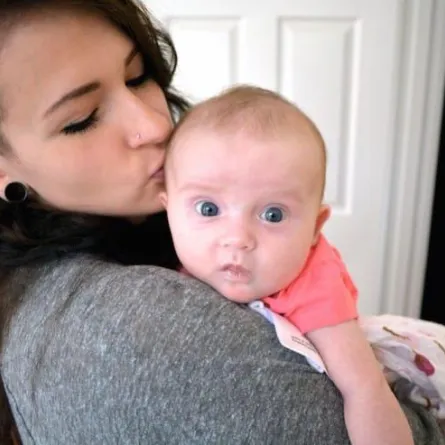 قدّمت فطورها لمشرد... فعدل عن الانتحار برسالة مؤثرة