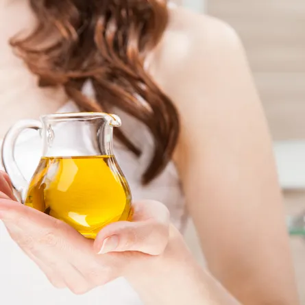 فوائد زيت الخروع للشعر والبشرة