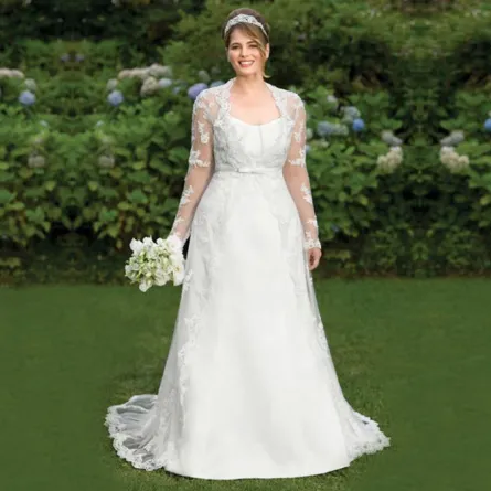 للعروس الممتلئة: 6 نصائح قبل شراء فستان زفافك!