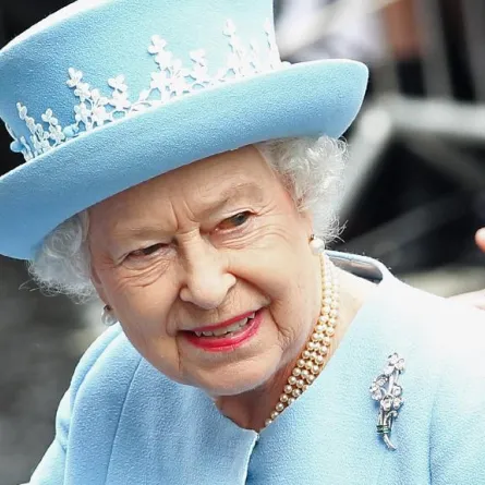 الملكة إليزابيث تكرم وزيراً حاول إنقاذ حياة شرطي في هجوم لندن