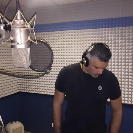 فارس كرم يطلق "منمنم"