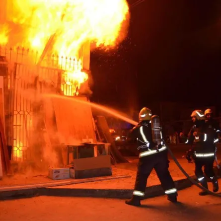 طفل ينقذ عائلة من حريق اندلع في منزلها بالدمام