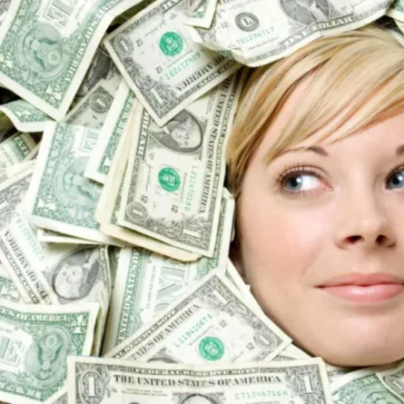 "خمسينيَّة" تتزوَّج طفلاً مقابل تسديد ديون أهله!