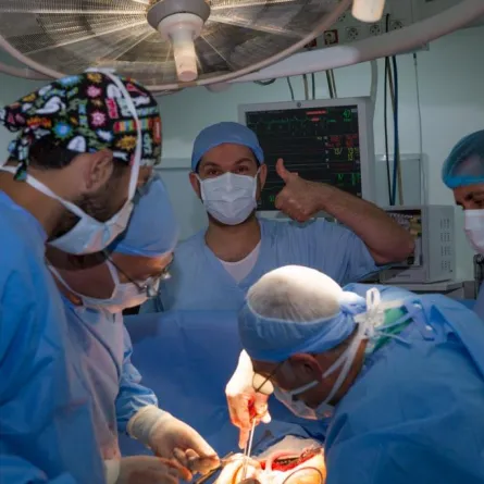 استبدال "الشريان الأبهر" لثلاثيني في مدينة الملك عبدالله