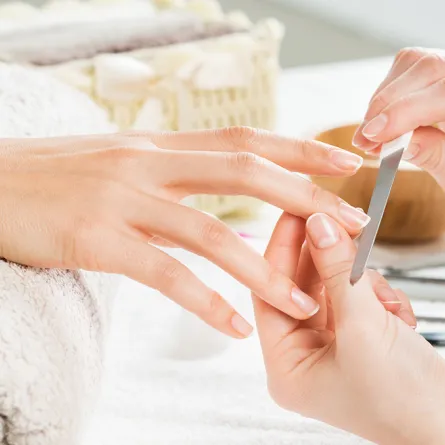 تغلّبي على الأظافر الضعيفة والمتشققة!