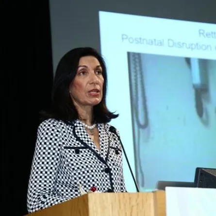 اللبنانية هدى زغبي.. أول مرأة تُكرّم بـ "أوسكار العلوم" من قِبل مؤسس "فيس بوك"