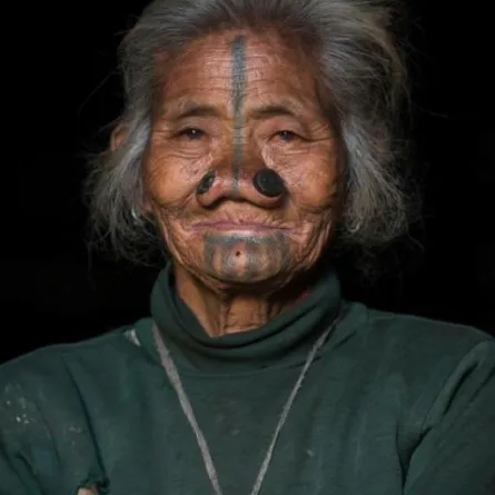 قبيلة تشوّه وجوه نسائها لمنع اختطافهن