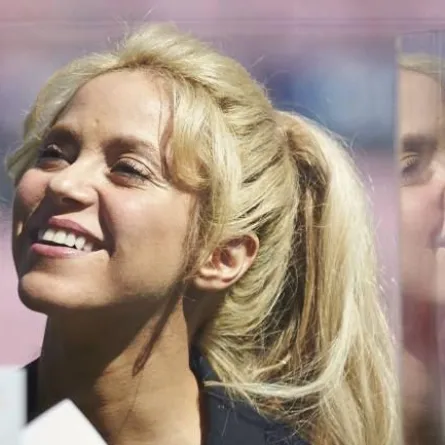 شاكيرا في ملعب "Camp Nou" ...والهدف إنساني