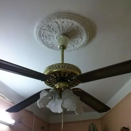 بالصور: عامل يعذّب نجله الرضيع حتى الموت.. علّقه بمروحة السقف!