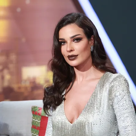 نادين نسيب نجيم وإطلالات أنثوية على انستقرام