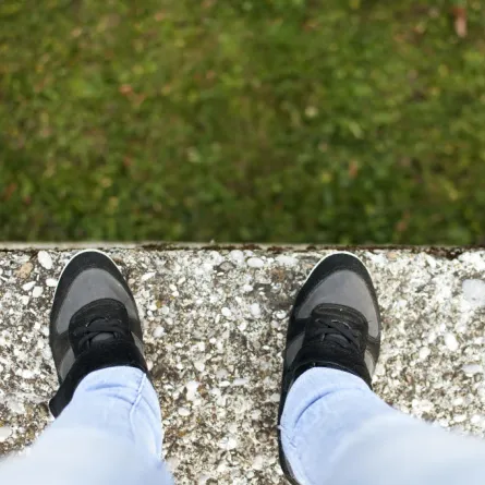 بالفيديو: خادمة تنتحر قفزًا من الطابق السابع.. وربّة المنزل تكتفي بالتصوير