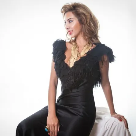 بالصور: جويل مردينيان بإطلالات متكررة باللون الأسود!