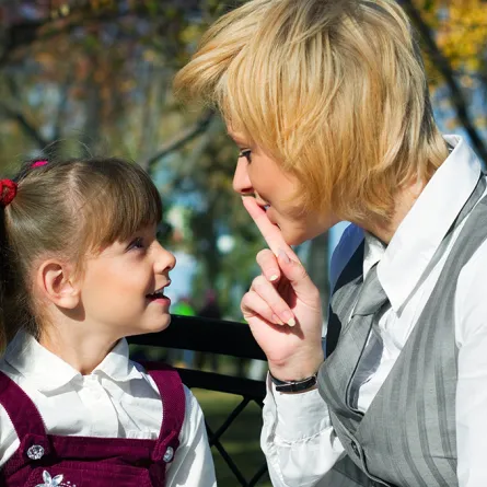 انتبهي قبل إجبار طفلك على الكذب