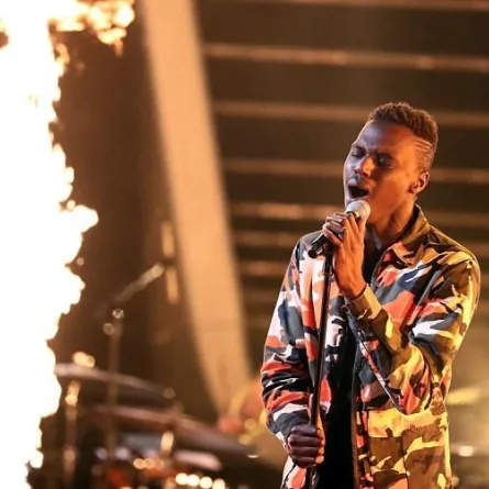 مو أدنيران الفائز بـ The Voice بنسخته البريطانية