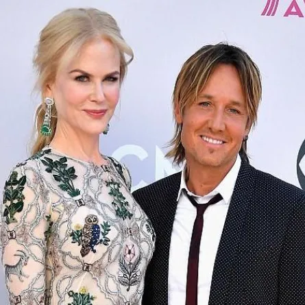 نيكول كيدمان في حفل ACM Awards لدعم زوجها..والتصفيق مثالي