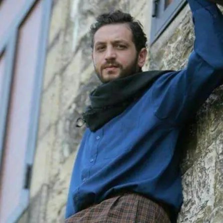 الممثل السوري علي سكر يوجه رسالة لـ"هكر" يستهدفه دائماً