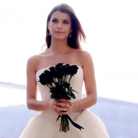 هذا هو النجم الذي سيشارك بيرين سات فيلمها الجديد