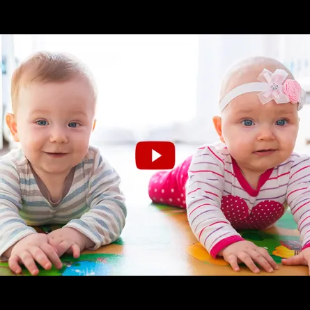 فيديو طريف.. توأمان رضيعان يقلدان مشهدًا في فيلم Frozen باتقان