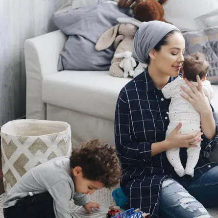 الفاشينيستا آسيا تلهمك إطلالات الأم المحجّبة