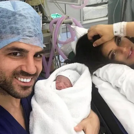 سيسك فابريغاس يرزق بطفله الثالث من زوجته اللبنانية