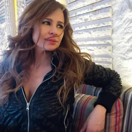 تالا إبنة كارول سماحة تشاركها مناسباتها الفنية