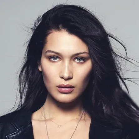 ذا ويك إند يشعر بالارتياح بسبب حبيبته السابقة بيلا حديد !