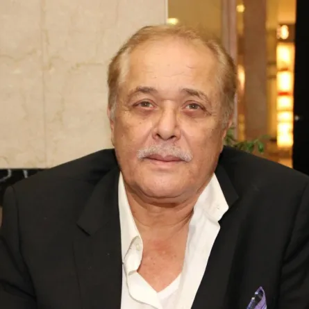 بالفيديو: مشهد للراحل محمود عبد العزيز يغزو السوشال ميديا والسبب..