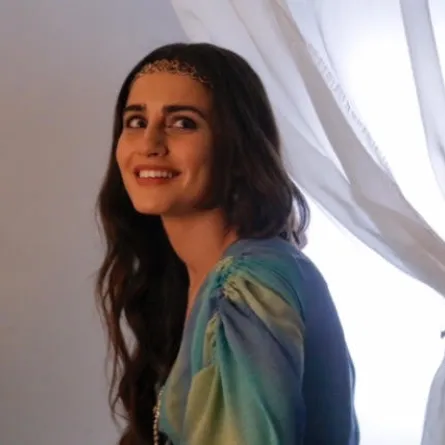 بالصور ... ماذا يفعل نجوم الفن في رومانيا ؟