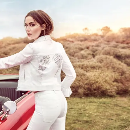 فهرية أفجين تعترف: خدعت جمهوري بهذه الصور