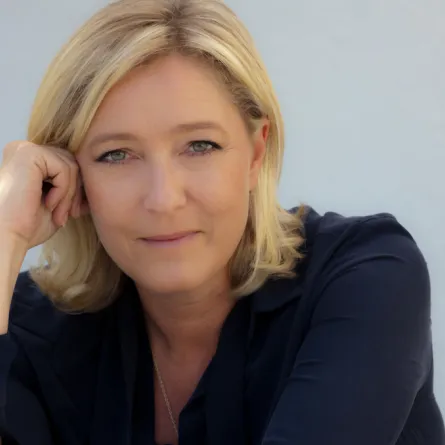 مارين لوبان: امرأة خطيرة على باب قصر الإليزيه!