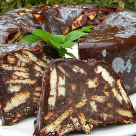 وضعت الهيروين لـ«ضرتها» في الكيك؛ حتى لا تخرج من السجن