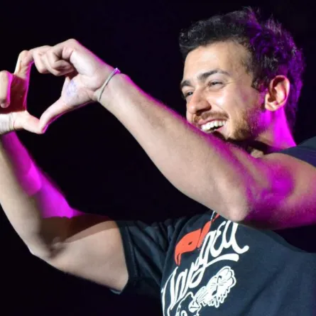 فرحة مؤجلة: تأجيل الإفراج عن سعد المجرد بسبب "الضمان المالي"