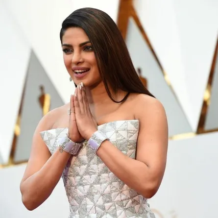 شاهدي أناقة بريانكا شوبرا بالفساتين الطويلة!