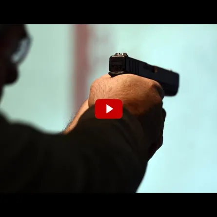 بالفيديو: طفلة تنجو من الموت بأعجوبة... هكذا تخطاها الرصاص!