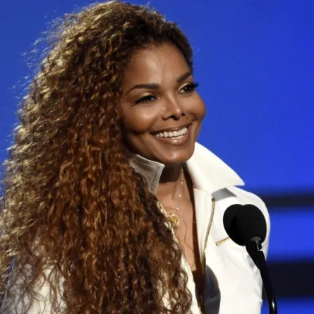 الصورة الأولى لعيسى إبن جانيت جاكسون