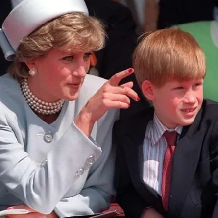 الأمير هاري يكشف عن معاناته بعد وفاة والدته الأميرة ديانا