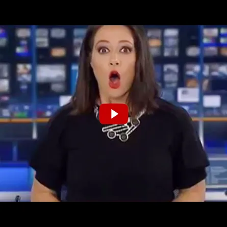 بالفيديو.. موقف محرج لمذيعة تصيبها الصدمة على الهواء