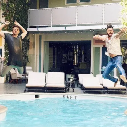 لأول مرة.. "The Chainsmokers" في صدارة بيلبورد