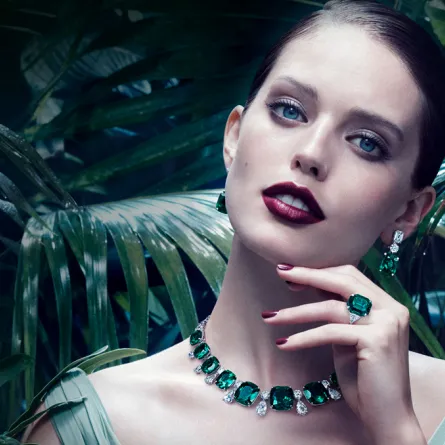 مجوهرات باللون الأخضر  لاطلالة فخمة!