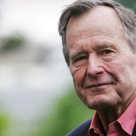 جورج بوش الأب في المستشفى