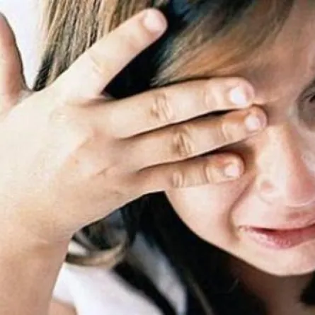 بسبب حبّها لجدّها ..أم تعذّب إبنتها حتى الموت