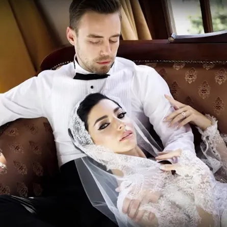 هل ستنفصل ميرفي بولوغور عن زوجها المغنّي مراد دالكيليتش؟