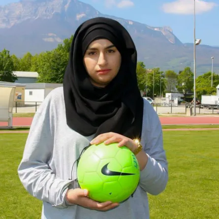 حجاب آسيا العويني يحرمها من المباراة النهائية في فرنسا