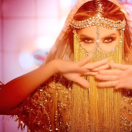 نوال الزغبي بالاكسسوارات الغجريّة وأجمل تسريحات الشعر