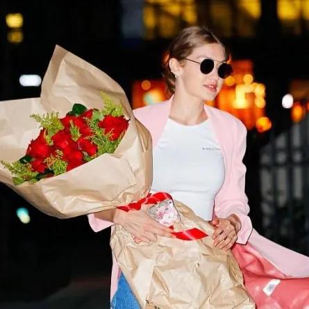 هكذا احتفلت جيجي حديد بيوم ميلادها الـ22