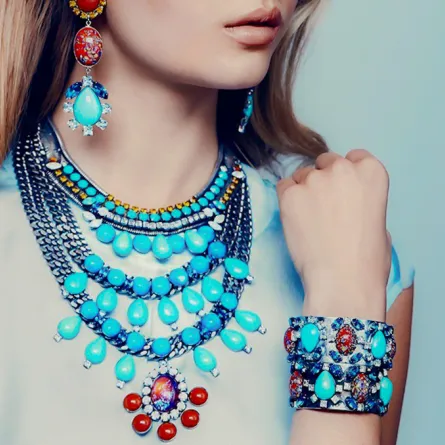 الياقوت الأزرق VS الفيروز: ماذا تفضلين؟